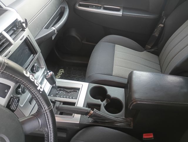 2009 LIBERTY 4X4 (6).jpg